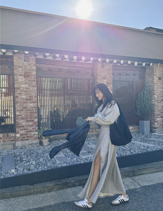 Off-shoulder crop sweater & swing skirt suit