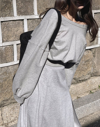 Off-shoulder crop sweater & swing skirt suit