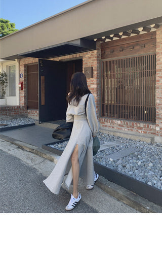 Off-shoulder crop sweater & swing skirt suit