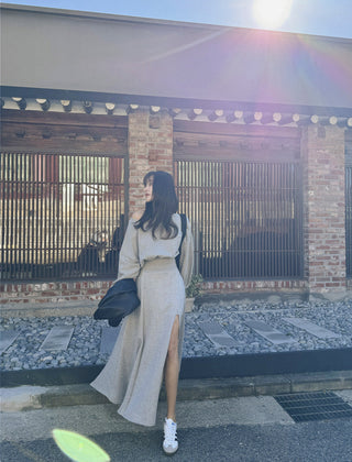Off-shoulder crop sweater & swing skirt suit