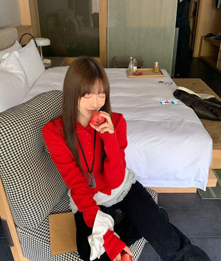 Retro red knitted single-breasted sweater