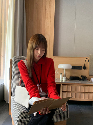 Retro red knitted single-breasted sweater