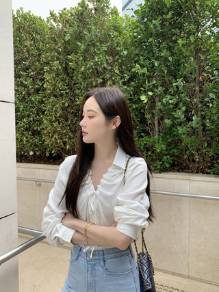 V-neck drawstring long sleeve shirt