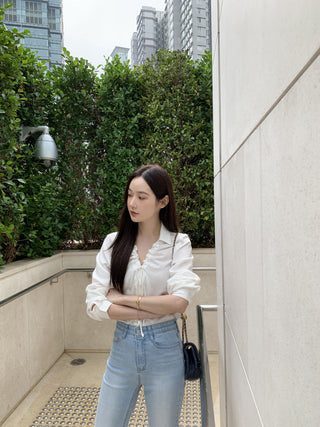 V-neck drawstring long sleeve shirt