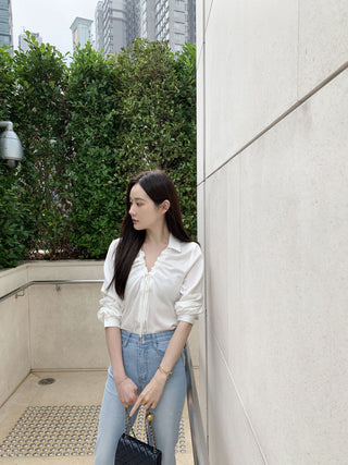 V-neck drawstring long sleeve shirt