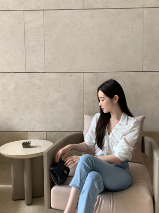 V-neck drawstring long sleeve shirt