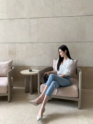 V-neck drawstring long sleeve shirt