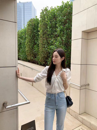 V-neck drawstring long sleeve shirt