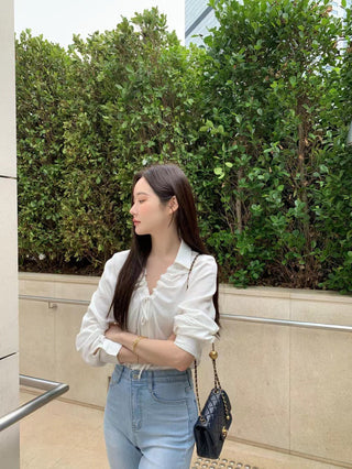 V-neck drawstring long sleeve shirt