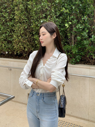 V-neck drawstring long sleeve shirt