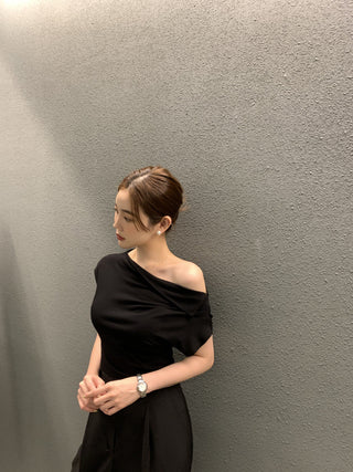 One-Shoulder Short Sleeve top