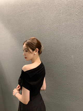 One-Shoulder Short Sleeve top