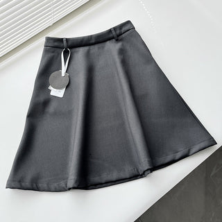Pleated puffy black A-line skirt
