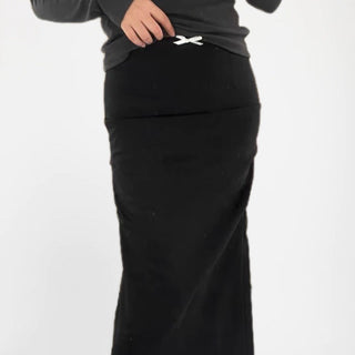 Clean fit black lace bow straight skirt