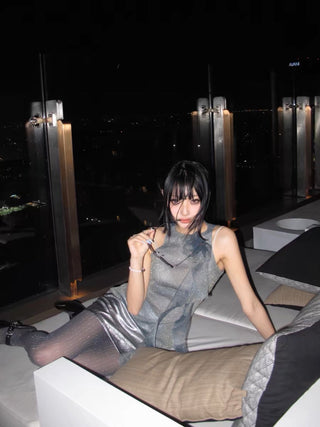 Slim-fit mesh flower ribbon top