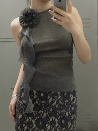 Slim-fit mesh flower ribbon top