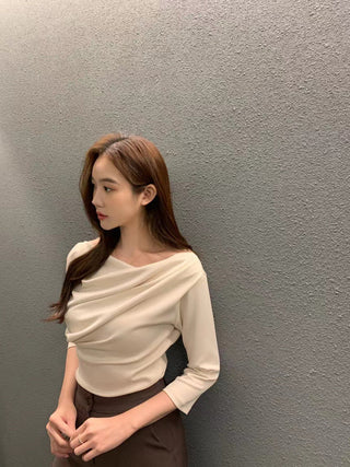 Pleated collar slim top