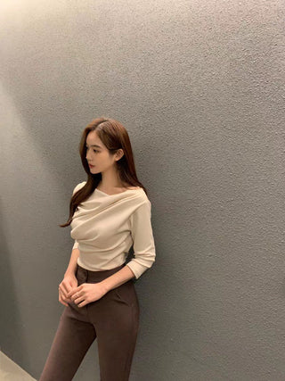 Pleated collar slim top