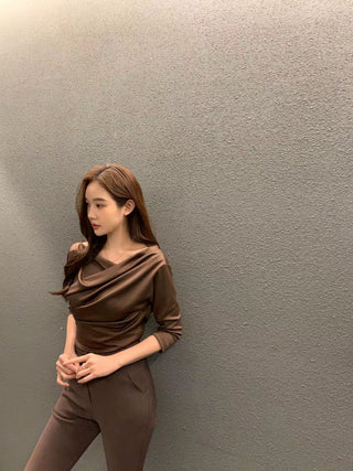 Pleated collar slim top