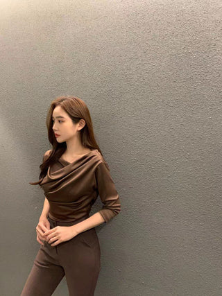 Pleated collar slim top