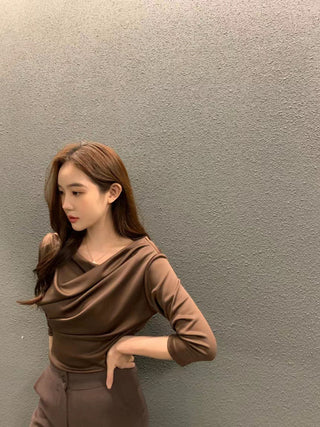 Pleated collar slim top