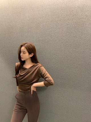 Pleated collar slim top