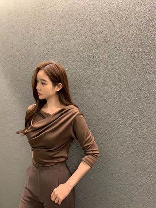 Pleated collar slim top