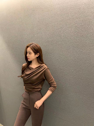 Pleated collar slim top