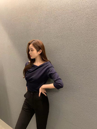 Pleated collar slim top