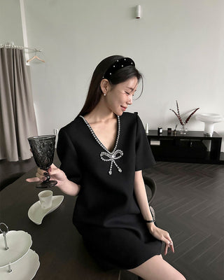 Diamond inlaid  V-neck black dress