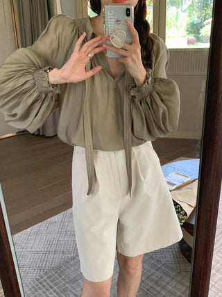 V-neck Ribbon design bubble sleeve shirt