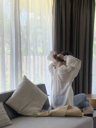 V-neck Ribbon design bubble sleeve shirt