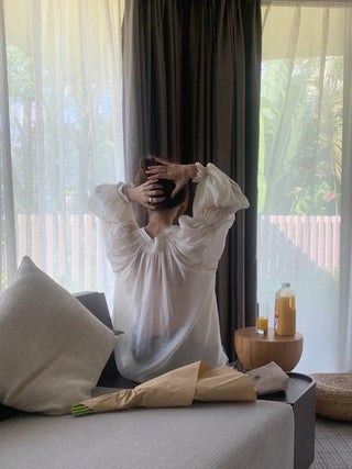 V-neck Ribbon design bubble sleeve shirt