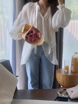 V-neck Ribbon design bubble sleeve shirt