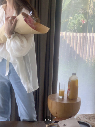 V-neck Ribbon design bubble sleeve shirt