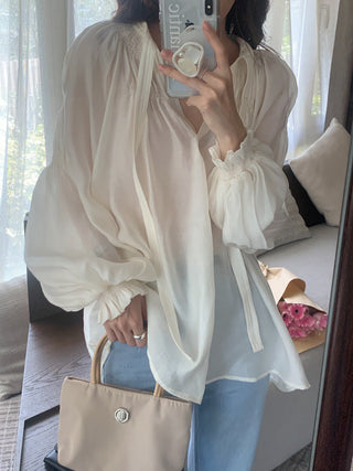 V-neck Ribbon design bubble sleeve shirt