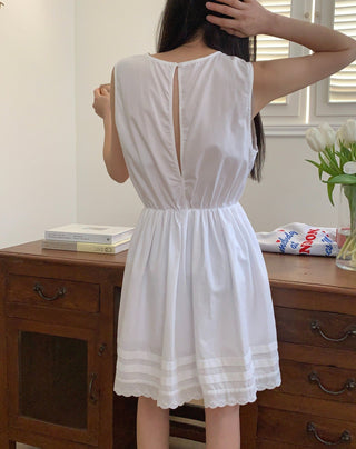 Solid Color Sleeveless Ruffle Dress