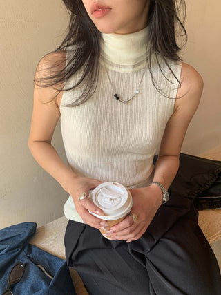 Turtleneck knit vest