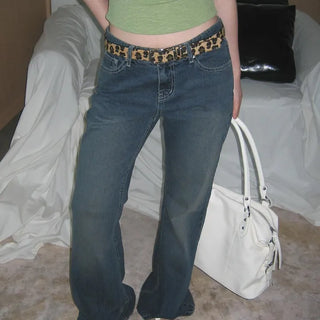 A Low-Rise Stitch Vintage Washed Semi-Bootcut Denim Jeans