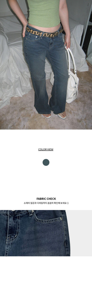 A Low-Rise Stitch Vintage Washed Semi-Bootcut Denim Jeans