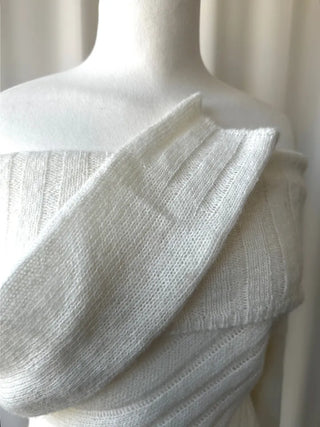 Want Off-Shoulder Knit Tee