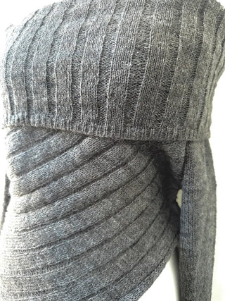 Want Off-Shoulder Knit Tee