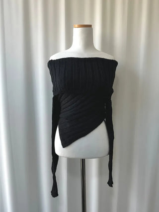 Want Off-Shoulder Knit Tee