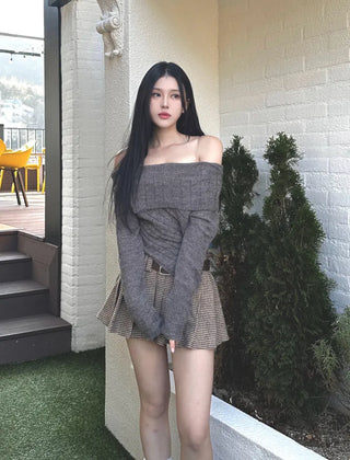 Want Off-Shoulder Knit Tee