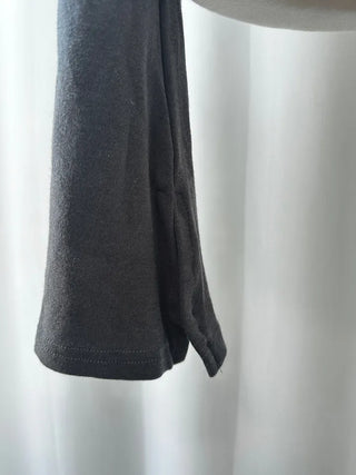 Blanc muffler off-shoulder tee