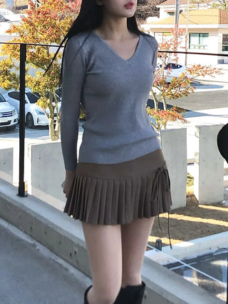 V-neck knit tee