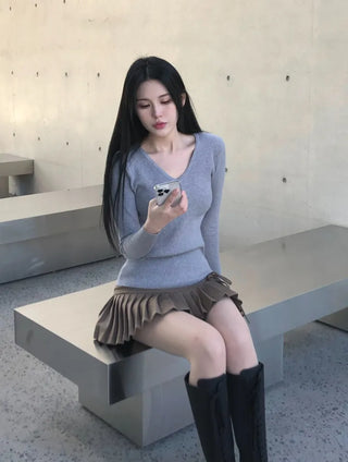 V-neck knit tee