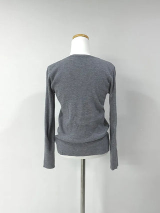 V-neck knit tee