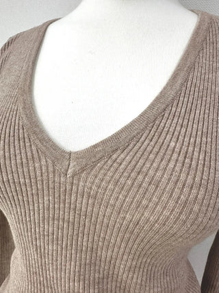 V-neck knit tee