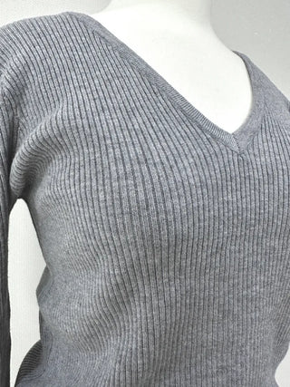 V-neck knit tee